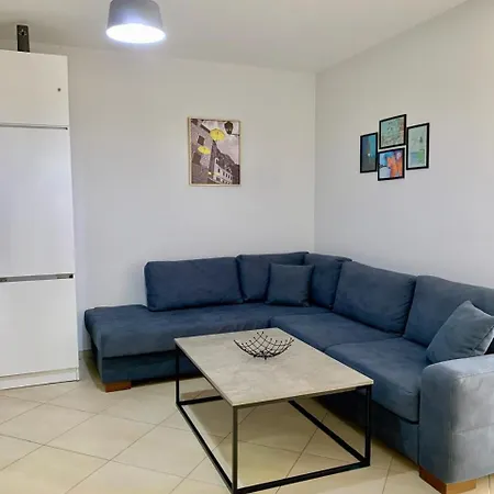Curri In Twin Tower- Modern 4 People, 3 Min From The Apartment *