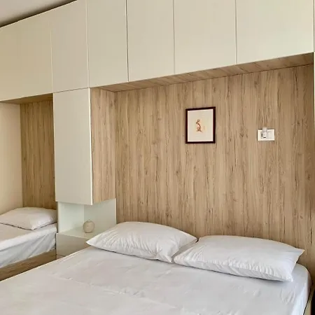 Curri In Twin Tower- Modern 4 People, 3 Min From The Shëngjin