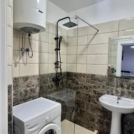 Curri In Twin Tower- Modern 4 People, 3 Min From The *
