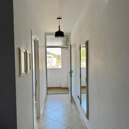 Lejlighed Curri In Twin Tower- Modern 4 People, 3 Min From The *